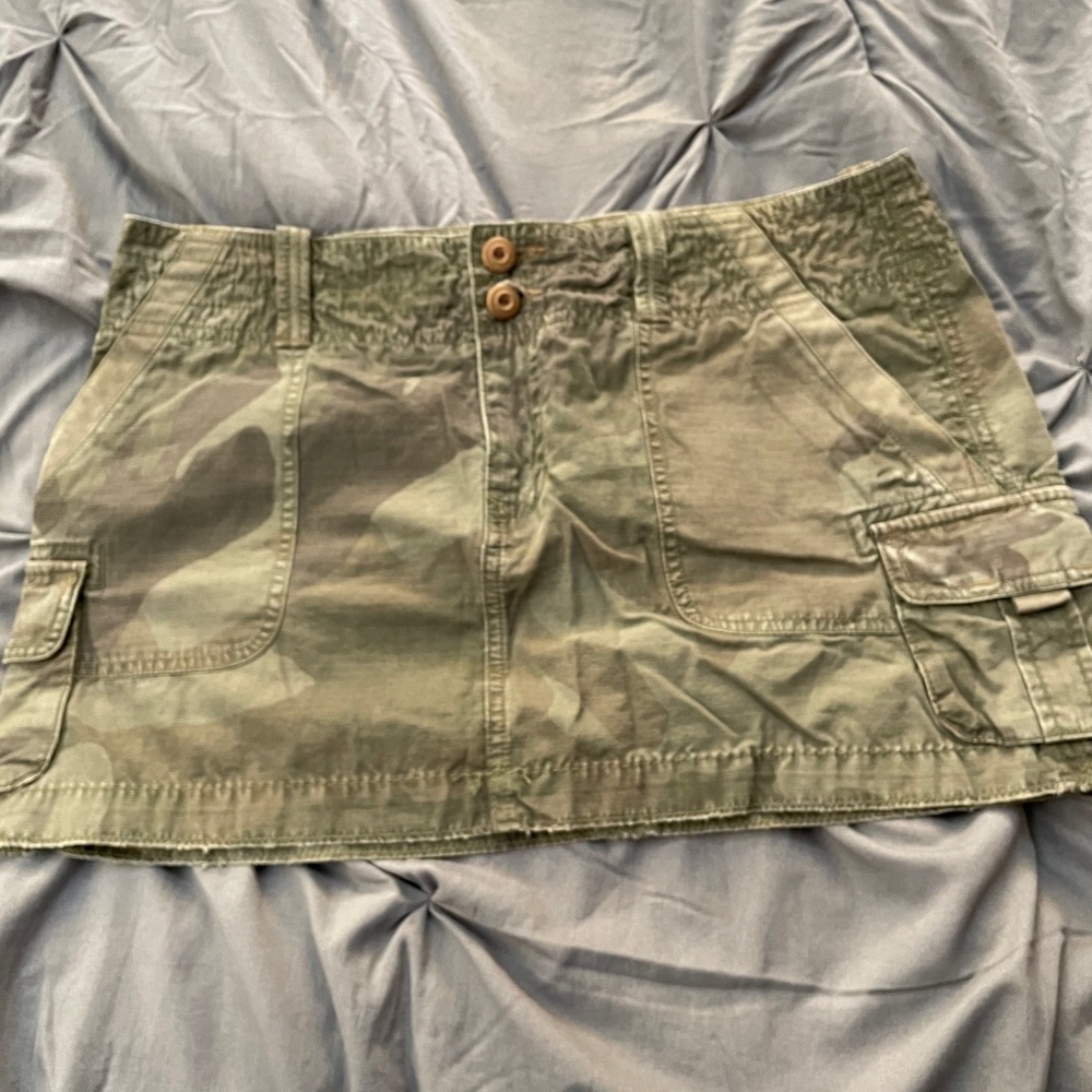 American Eagle Camo skirt